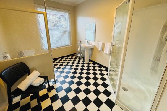Apartment 1C bathroom